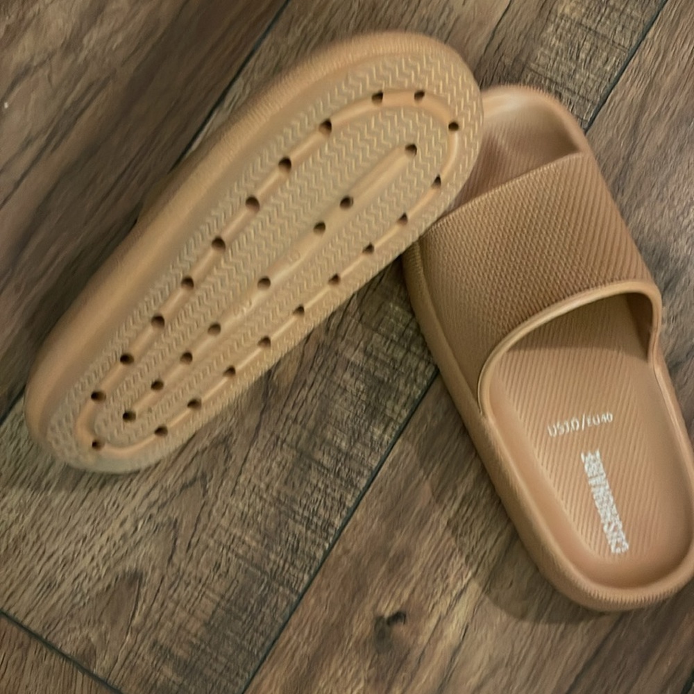 Slippers - Picture 5 of 5